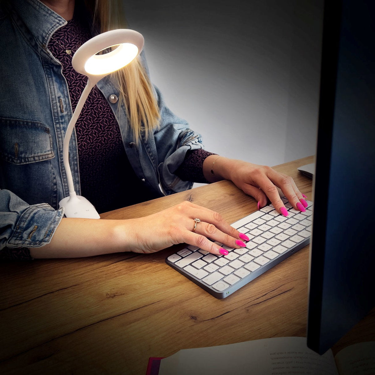 Hurtel LED Reading Lamp - Black