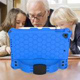 iPad (2018) / iPad (2017) / iPad Air / iPad Air 2 Kids Case w. Shoulder Strap - Beehive Pattern - Blue