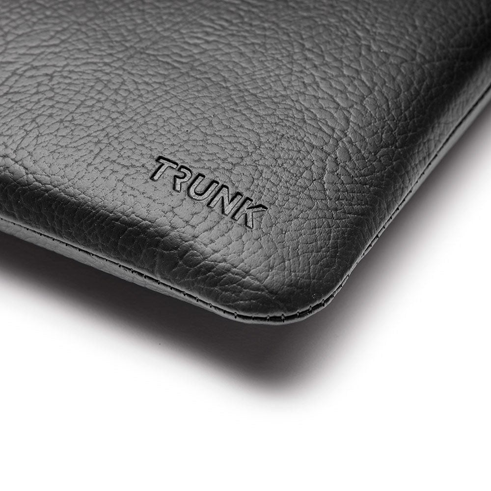 Trunk Vegan Leather Sleeve for Macbook 13" (30,5 x 22 x 2 cm) - Black Apple Peel