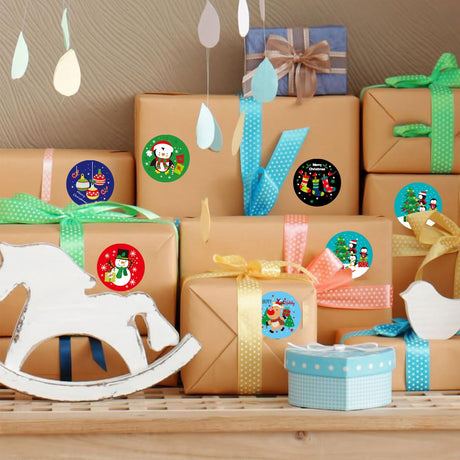 Roll of 500 x Stickers - 8 Designs - Christmas Motifs