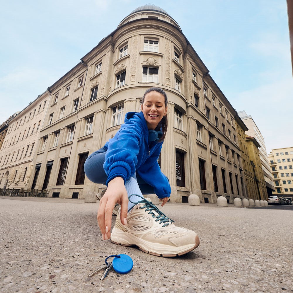 Chipolo POP Bluetooth GPS Tracker - Compatible with Apple Find My & Google's Find My Device - Blue