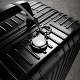 AirTag 1. & 2. Gen. Arc Pulse  Case with Keychain - Silver