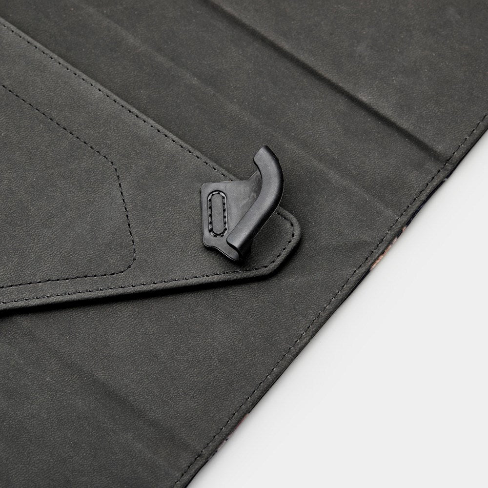 Trunk Universal Flip Case (24.5 x 17.5 x 1 cm) - Black Flower