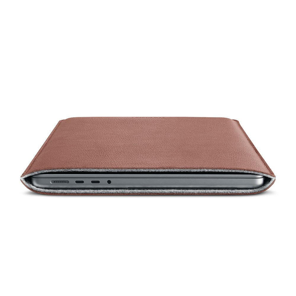 MacBook Pro 14" M5 / M4 / M3 / M2 / M1 (2025 / 2021) Genuine Leather Folio Sleeve - 24.5 x 33 cm - Brown